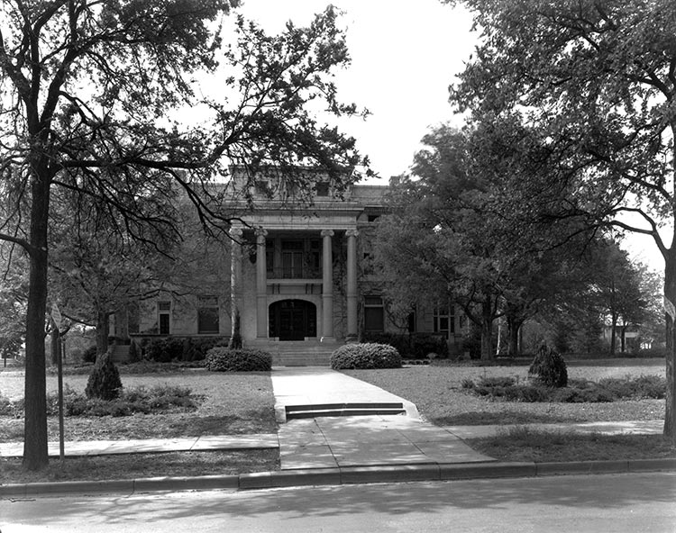 Alexander Mansion before 1960s no fence or DWF gate Alexander Mansion before 1960s no fence or DWF gate